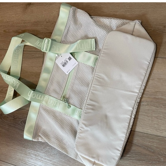LULULEMON MESH TOTE - NWT - sold out - Picture 1 of 3